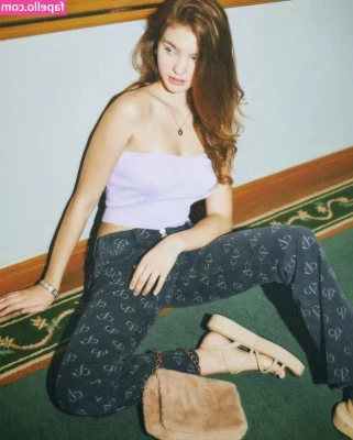 Anastasia Veretnova [ anastasia-veretnova ] - Her hair reminds me of a warm safe place   I m craving some pets 