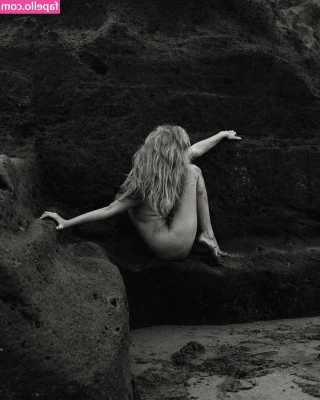 Anastasia Veretnova [ anastasia-veretnova ] - Te invito a que seamos traviesos esta noche  Ven y acompañame en mi