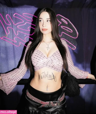 Luana Sansat [ luana-sansat ] - in the mood to suck something tonight