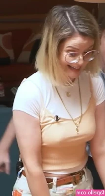 Siobhan Thompson [ siobhan-thompson ] - Let me taste you rock hard 🍆!!