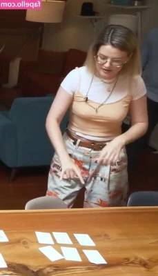 Siobhan Thompson [ siobhan-thompson ] - Orange looks sexy on me... What do you think? 🥰