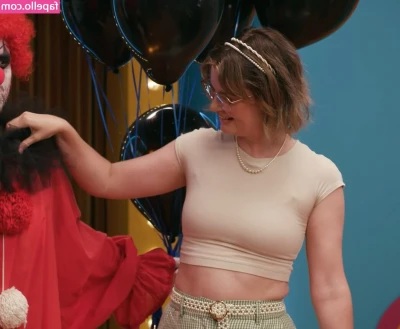 Siobhan Thompson [ siobhan-thompson ] - Bra lines