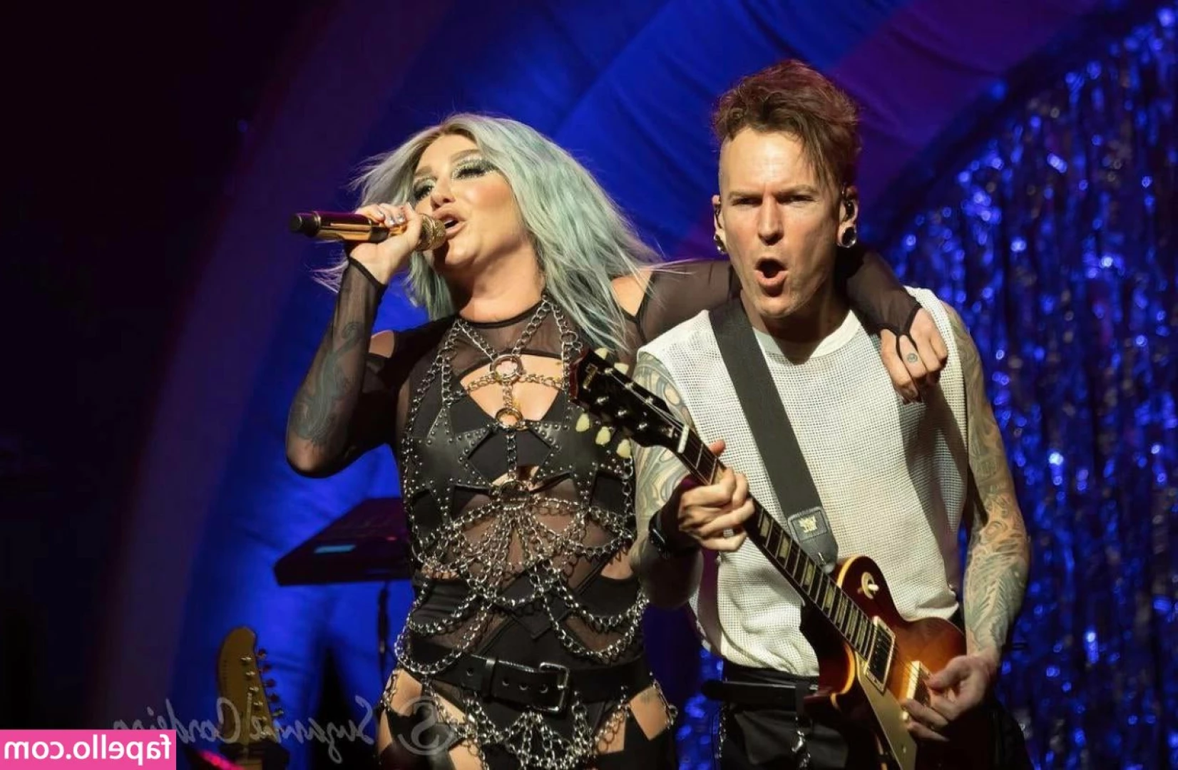 KeshaRose - Breast talk - my right one is bigger  I'm comming home after work and
