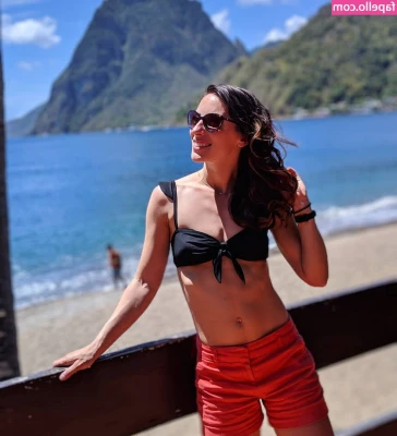 Stephanie Patrick [ stephanie-patrick ] - Slightly toasted water balloons 💦🤣😂