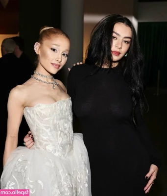 Charli XCX [ charli-xcx ] - Leggings緊身褲⭐️居然緊到可以看到形狀 part 1