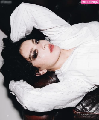 Charli XCX [ charli-xcx ] - Love my bestie 💦 We always get caught kissing 💋