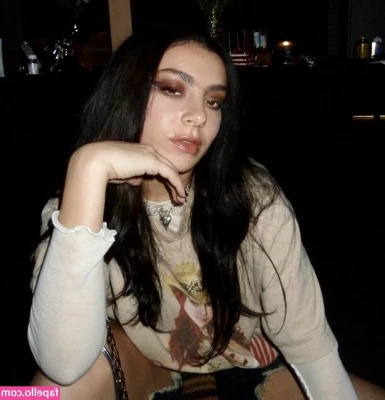 Charli XCX [ charli-xcx ] - Who wants a taste