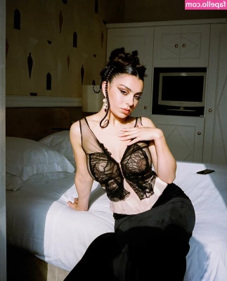 Charli XCX [ charli-xcx ] - pink