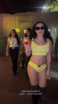 Charli XCX [ charli-xcx ] - Ce spuneți de această costumație
