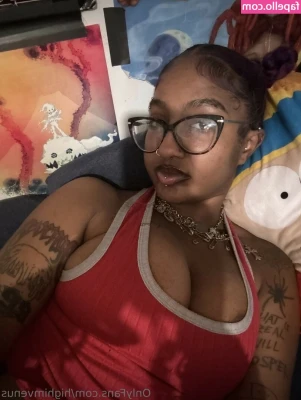venusgrl444 - Who wants me to release those titties?