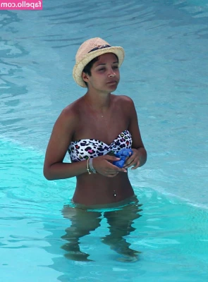 Frankie Bridge [ frankie-bridge ] - Live the bikini kinda life. 😋