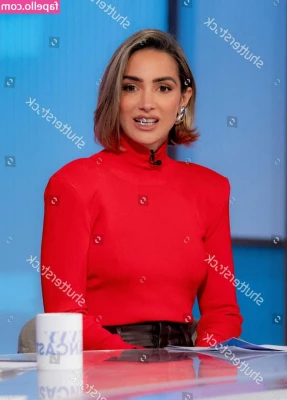 Frankie Bridge [ frankie-bridge ] - Red lipstick 💄 is my favorite. Want to mess it up?