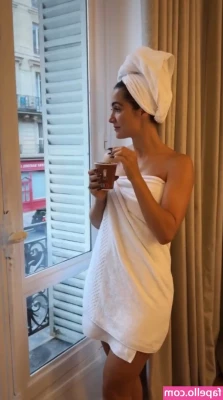 Frankie Bridge [ frankie-bridge ] - Cum to mama