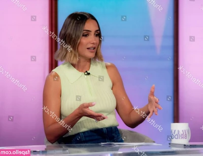Frankie Bridge [ frankie-bridge ] - Před Vánoční focení po covidu  byla jsem strašně unavená