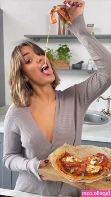 Frankie Bridge [ frankie-bridge ] - My little surprise after our V-Day's date 🙈🥰