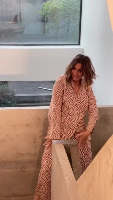 Frankie Bridge [ frankie-bridge ] - Bday suit views 😜 swipe thru for the video 🔥