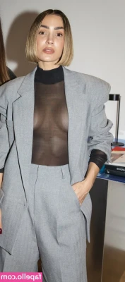 Frankie Bridge [ frankie-bridge ] - My first time playing with hot wax 😍
