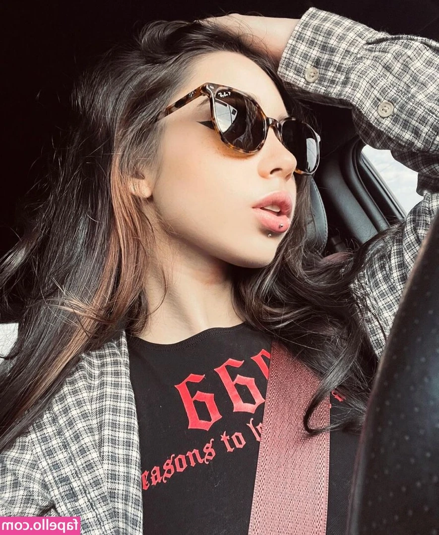 Kiwisunse T [ kiwisunse-t ] - Check your DM's to see more of @meganrandom ~