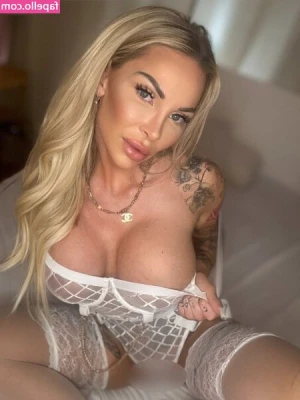 Lena_Muellerofficial [ lena-muellerofficial ] - Slap the boobs and riding oiled body