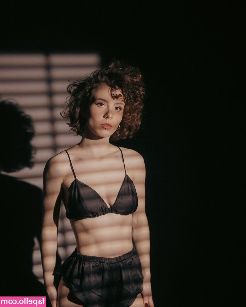 curlywiktoria [ curlywiktoria-4 ] - Sneak peek of what s to come  1 of the many outfits