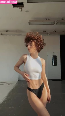 curlywiktoria [ curlywiktoria-4 ] - need some hand