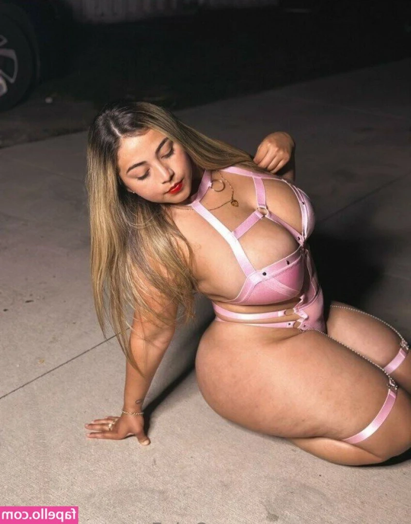 Stephanie Reyes [ stephanie-reyes ] - TAKING MY TOP OFF 🍒👀 rip my g string off of me and slide your