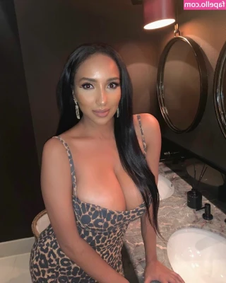 ShayLiving - Omg 😳 😱 look what I just got! New toy. Sex doll with huge dick