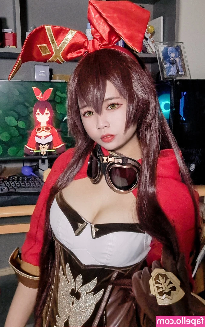 tomiq2628 - playing whit bull's cock