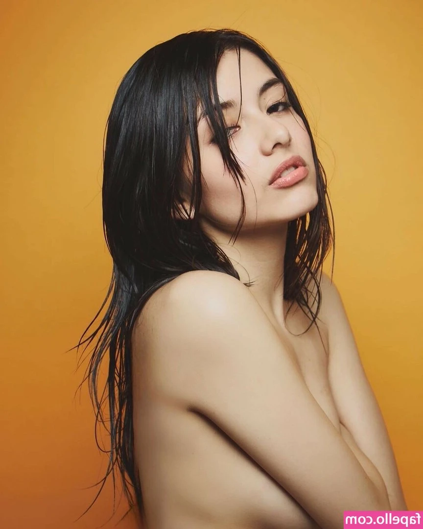 emiliavalentinna - I’ve got some great hips to hold onto if you wanna control the ride