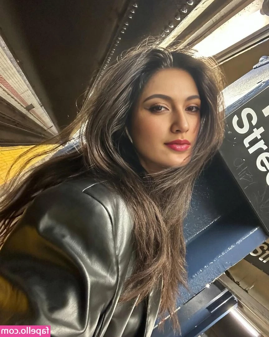 Mistress Maheen [ mistress-maheen ] - Full video on my premium Snapchat 🔞 send Tips for unseen pics in