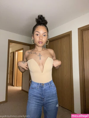 Yellacole - Do you want to know where I like to have my milk poured? Write me and