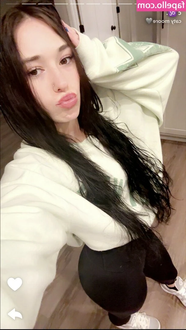  [ caty-moore ] - how’s my form boys? 😈