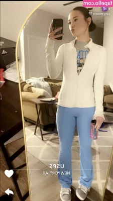  [ caty-moore ] - Just realized I went to the farmers market dressed like a total slut