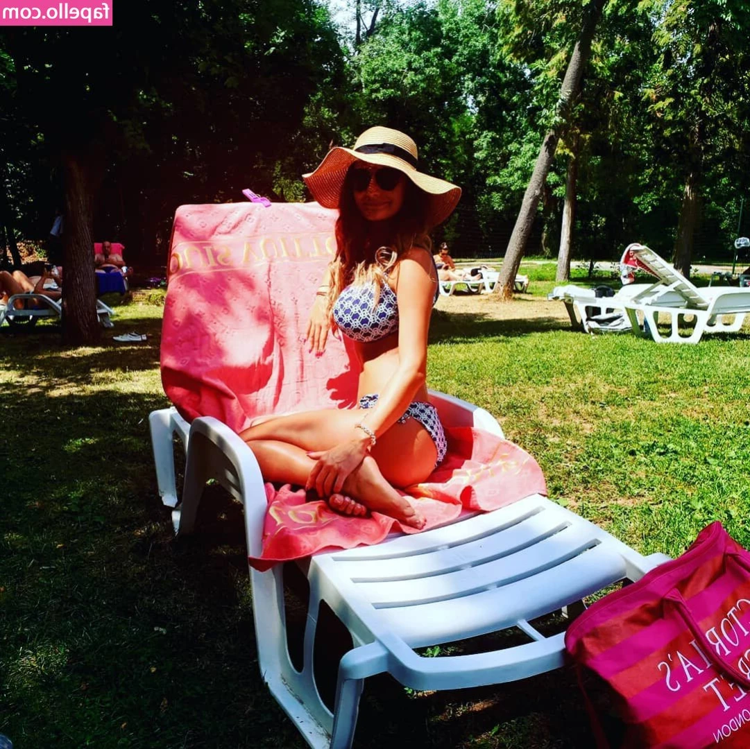 Denitsa Dacheva [ denitsa-dacheva ] - Guess my size and get a nice surprise 🤪