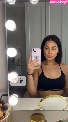 sophmrie - Taking off my nightgown for you 🥰
