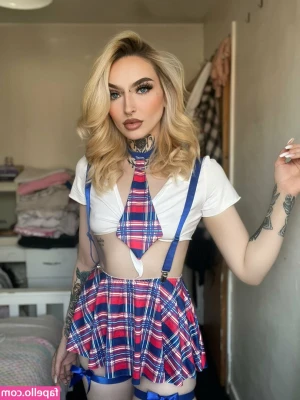 GothBarbie69 - Will you let me sit and grind on your face? 😈