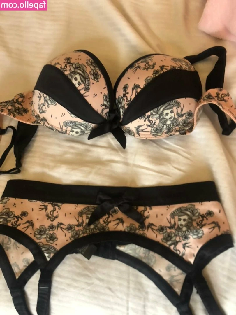 Rarehoney - Sorry for the wait loves 😘 Tell me what content you want to see