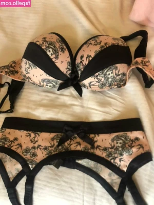 Rarehoney - Sorry for the wait loves 😘 Tell me what content you want to see