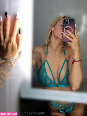 Lily [ lily-1 ] - hii i did a project todayy r u proud of me   also...i luv my boobies