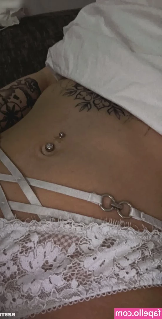 Lily [ lily-1 ] - Can you help me put these on please u see the struggle 😂
