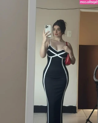 aaniasharmaa - Paul and I shared a cute 21 year old in Hollywood last night 😈