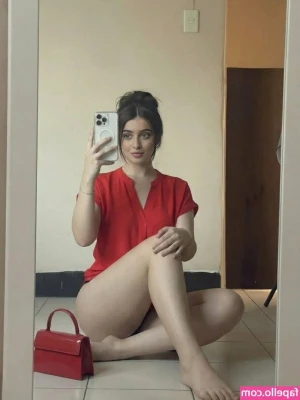 aaniasharmaa - Hungry?