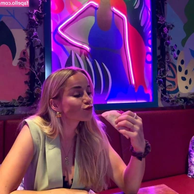 Giulia Gwinn [ giulia-gwinn ] - https onlyfans com 74436500 shellysjsmokeout