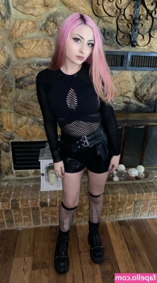 Cheycheyhey - Ready for a quick road trip. 😈