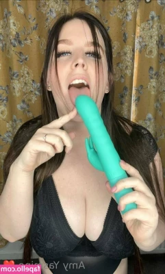 amy-yasmine - Who wants my 🍑