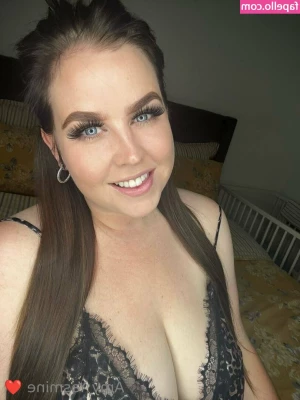 amy-yasmine - Are we loving the blonde