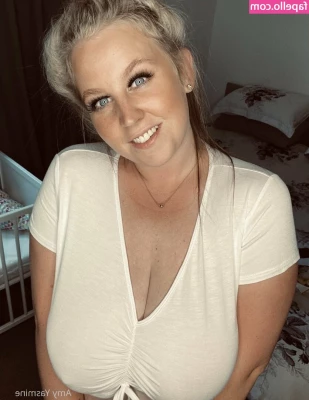amy-yasmine - Okay, so hear me out…you plus me in the tanning booth fucking. IkIk