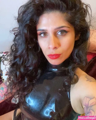 Mistress Sophia Sahara [ mistress-sophia-sahara ] - I woke up in such a horny mood, dm me if you wanna have a chat 🤪