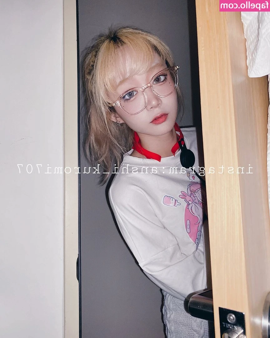 anshi__kuromi707 [ anshi-kuromi707 ] - Split me in half 😈