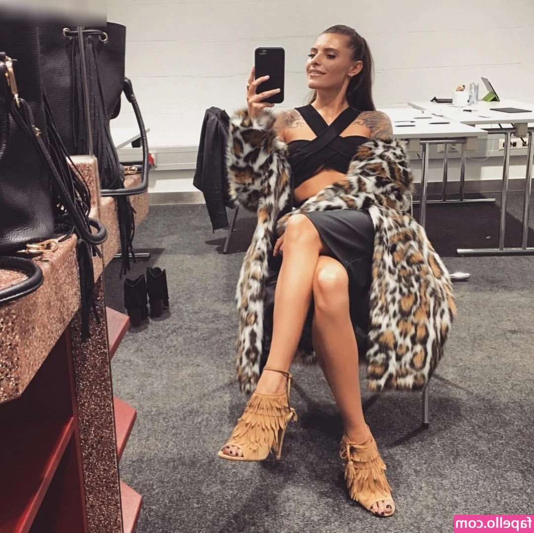 Sophia Thomalla [ sophia-thomalla ] - First round of me with  jentlemanbear is about to be in your DMs